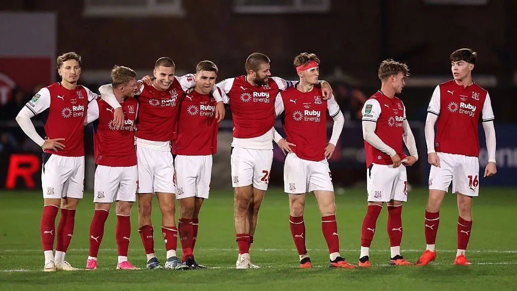 Fleetwood Town advances past Arsenal despite player dismissal in penalty shootout